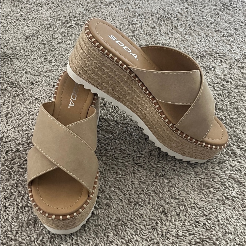 Soda Women's Beige Platform Slides